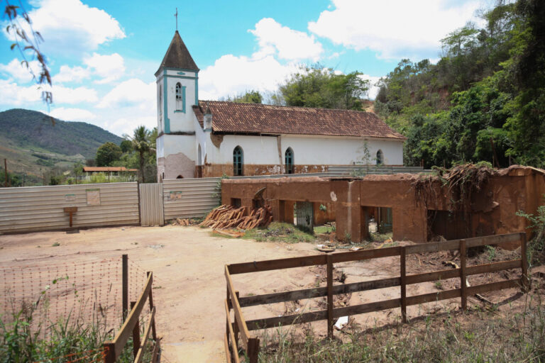 Ruínas de Gesteira, no distrito de Barra Longa, José Cruz/Agência Brasil